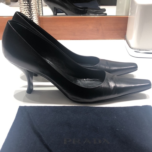PRADA LEATHER PUMPS - Picture 6 of 10